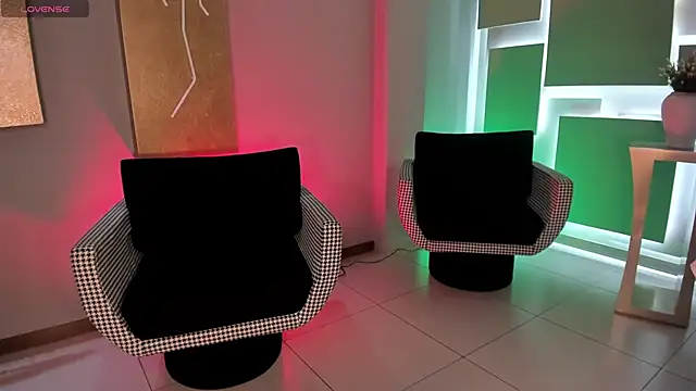 Snapshot of LizzHamilton__ chatting on 10/11/25, 08:10 LizzHamilton online show from 10/11/25, 08:10