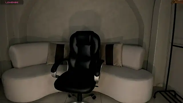 Snapshot of LizzHamilton__ chatting on 11/10/25, 09:09 LizzHamilton online show from 11/10/25, 09:09