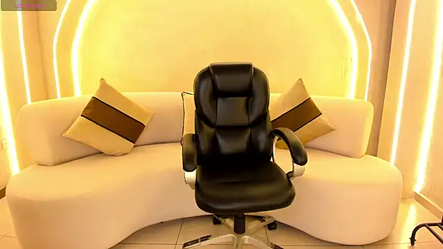 Snapshot of LizzHamilton__ chatting on 10/03/25, 09:05 LizzHamilton online show from 10/03/25, 09:05