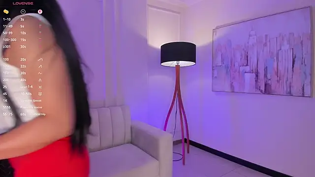 Snapshot of LizzHamilton__ chatting on 12/18/25, 11:47 LizzHamilton online show from 12/18/25, 11:47