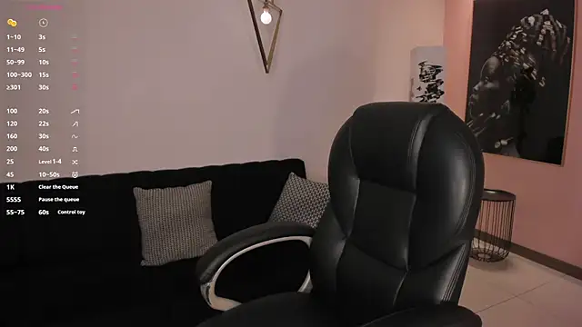 Snapshot of LizzHamilton__ chatting on 02/23/26, 08:53 LizzHamilton online show from 02/23/26, 08:53