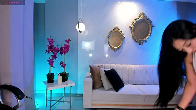 Snapshot of LizzHamilton__ chatting on 10/14/25, 09:15 LizzHamilton online show from 10/14/25, 09:15