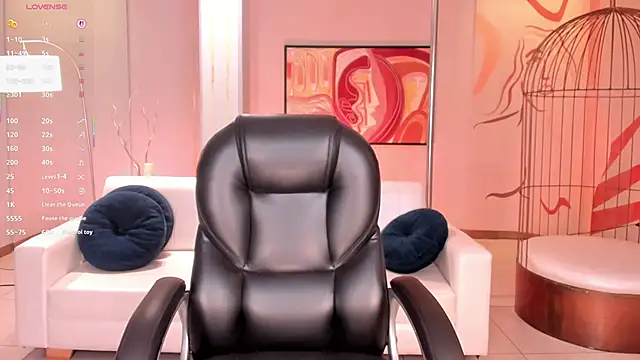 Snapshot of LizzHamilton__ chatting on 11/27/25, 08:31 LizzHamilton online show from 11/27/25, 08:31