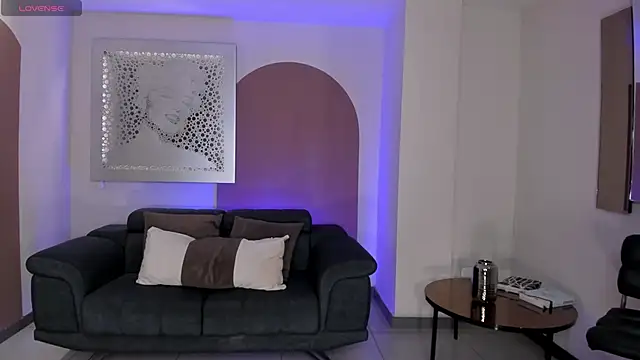 Snapshot of LizzHamilton__ chatting on 12/21/25, 06:31 LizzHamilton online show from 12/21/25, 06:31