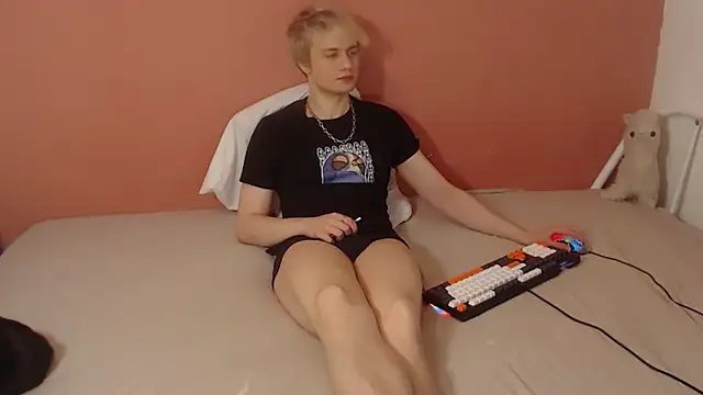 Oliver sweet  online show from 04/15/26, 01:11