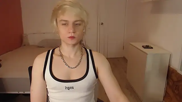 Snapshot of Oliver_sweet_ chatting on 02/18/26, 01:36 Oliver sweet online show from 02/18/26, 01:36