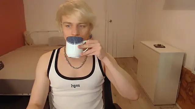 Snapshot of Oliver_sweet_ chatting on 02/13/26, 12:43 Oliver sweet online show from 02/13/26, 12:43