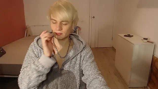 Snapshot of Oliver_sweet_ chatting on 01/08/26, 01:22 Oliver sweet online show from 01/08/26, 01:22