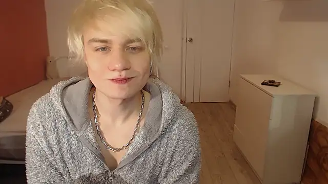 Snapshot of Oliver_sweet_ chatting on 01/17/26, 01:42 Oliver sweet online show from 01/17/26, 01:42