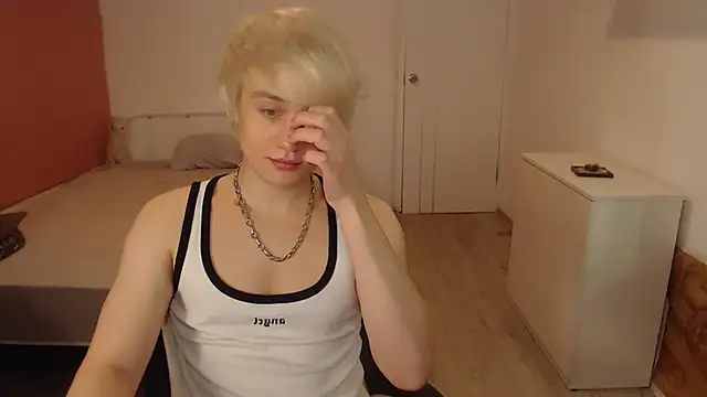 Snapshot of Oliver_sweet_ chatting on 02/16/26, 01:26 Oliver sweet online show from 02/16/26, 01:26