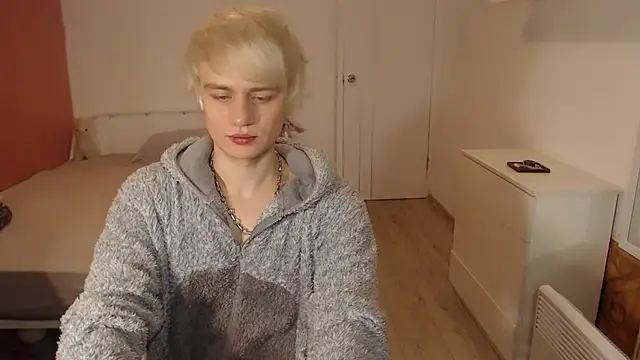 Snapshot of Oliver_sweet_ chatting on 12/23/25, 01:16 Oliver sweet online show from 12/23/25, 01:16