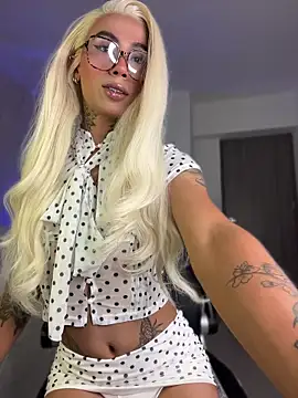 Miss sagitario online show from 05/17/26, 11:54