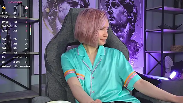 ReiYosimoto online show from 11/03/25, 04:43