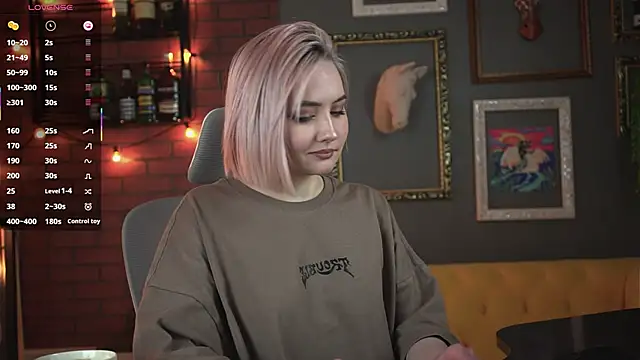 ReiYosimoto online show from 11/30/25, 03:46