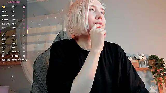 ReiYosimoto online show from 11/11/25, 04:24