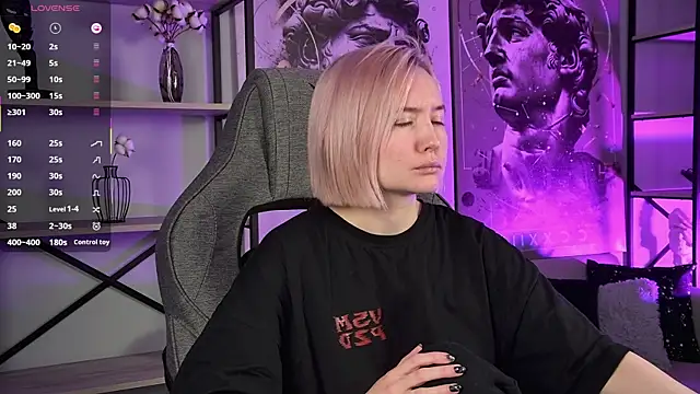 ReiYosimoto online show from 11/26/25, 03:34