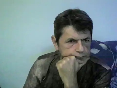 Snapshot of czarek888 chatting on 10/19/25, 04:21 czarek888 online show from 10/19/25, 04:21