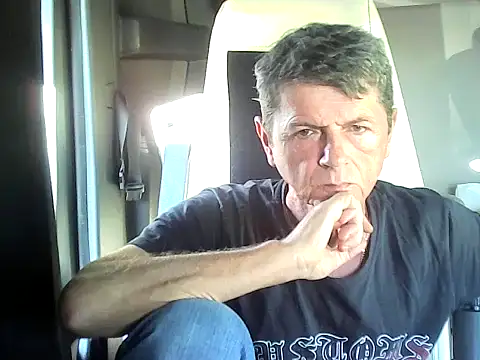 Snapshot of czarek888 chatting on 10/02/25, 02:09 czarek888 online show from 10/02/25, 02:09