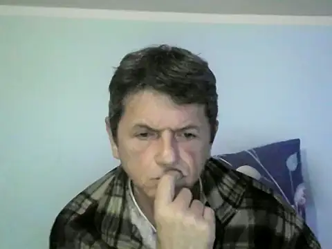 Snapshot of czarek888 chatting on 10/16/25, 07:00 czarek888 online show from 10/16/25, 07:00
