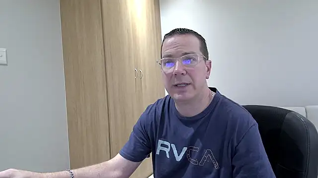 BrettJ81 online show from 09/28/25, 01:18