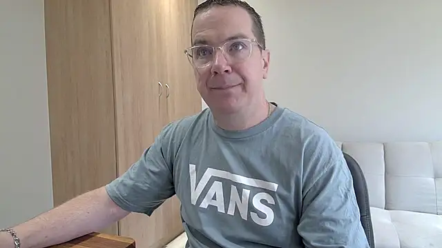 BrettJ81 online show from 12/22/25, 07:41