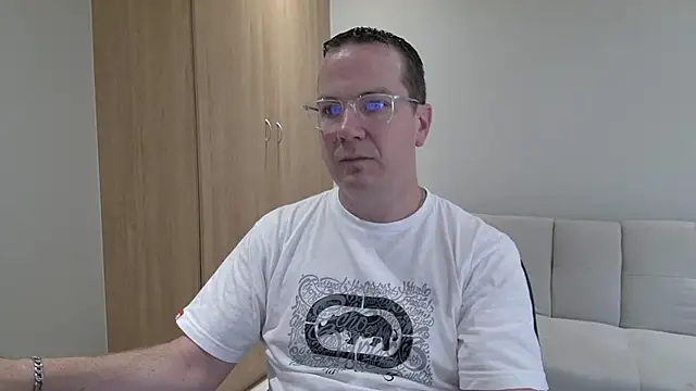 BrettJ81 online show from 11/30/25, 02:29