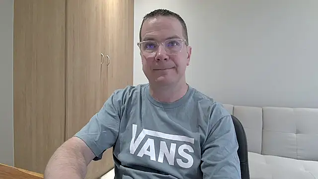 BrettJ81 online show from 12/04/25, 02:38