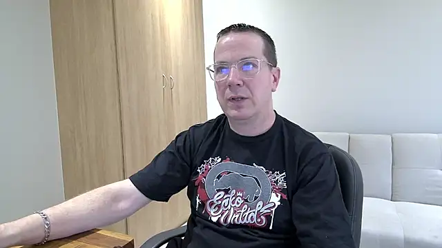 BrettJ81 online show from 10/28/25, 03:11