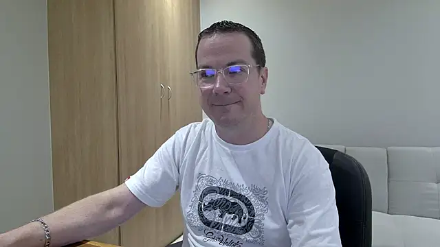 BrettJ81 online show from 11/10/25, 02:22