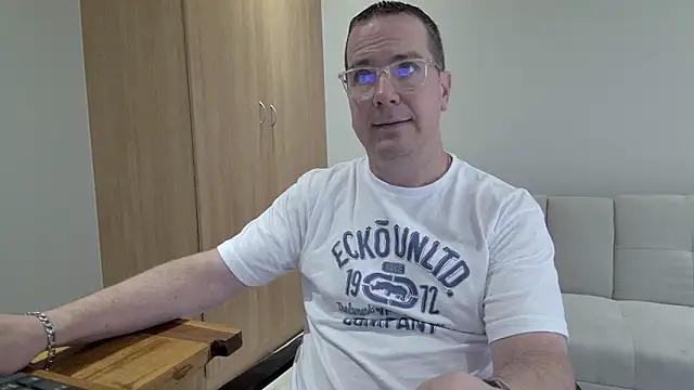 BrettJ81 online show from 12/17/25, 01:16