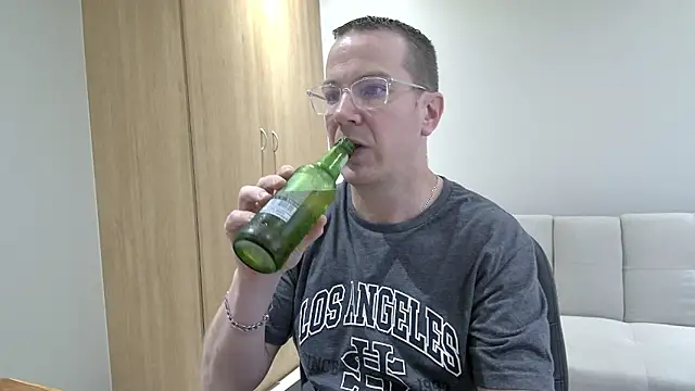 BrettJ81 online show from 03/25/26, 02:38