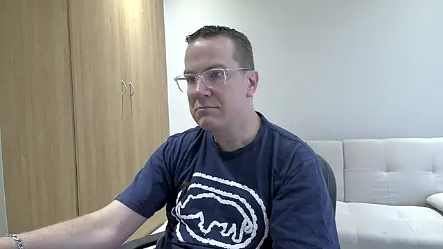 BrettJ81 online show from 11/18/25, 02:31