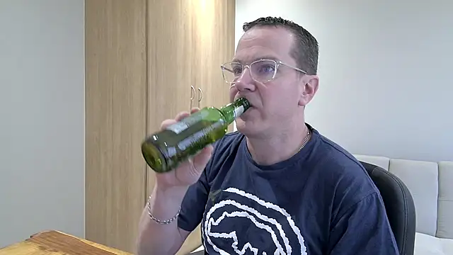 BrettJ81 online show from 10/22/25, 02:16