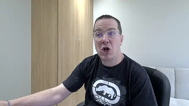 BrettJ81 online show from 10/18/25, 10:28