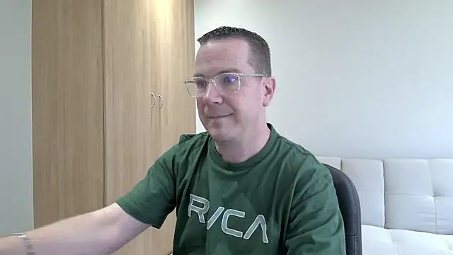 BrettJ81 online show from 11/14/25, 02:21