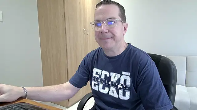 BrettJ81 online show from 10/17/25, 12:51