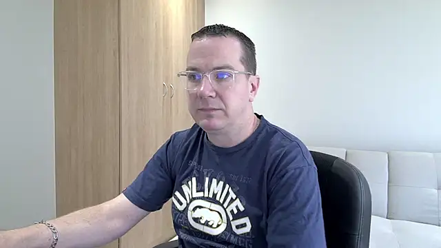 BrettJ81 online show from 10/19/25, 11:24