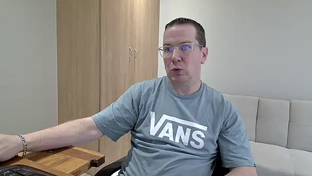 BrettJ81 online show from 11/02/25, 01:49