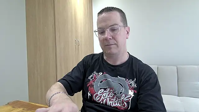 BrettJ81 online show from 12/15/25, 12:22