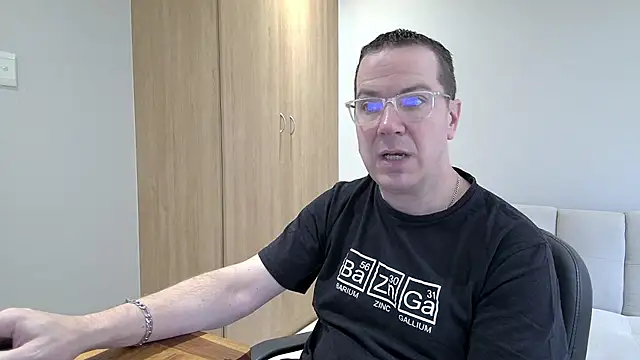 BrettJ81 online show from 10/24/25, 07:40