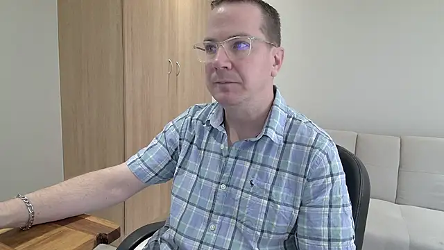 BrettJ81 online show from 10/11/25, 09:43