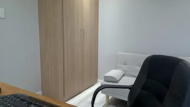 BrettJ81 online show from 11/23/25, 01:10