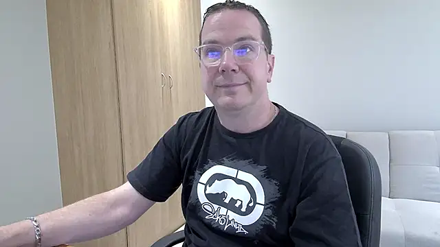 BrettJ81 online show from 12/01/25, 09:43