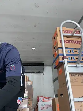 Snapshot of Diosn111 chatting on 12/21/25, 02:08 Diosn111 online show from 12/21/25, 02:08