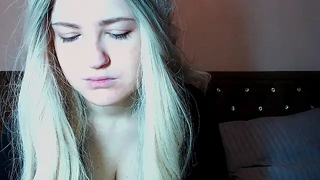 Sara4uu online show from 12/14/25, 12:44