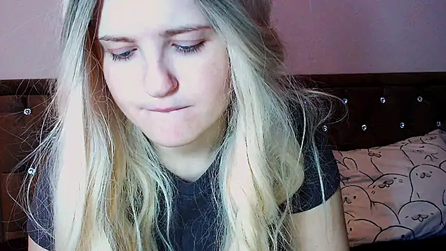 Sara4uu online show from 11/16/25, 11:52