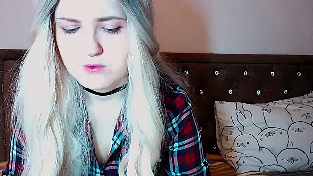 Sara4uu online show from 11/29/25, 11:16