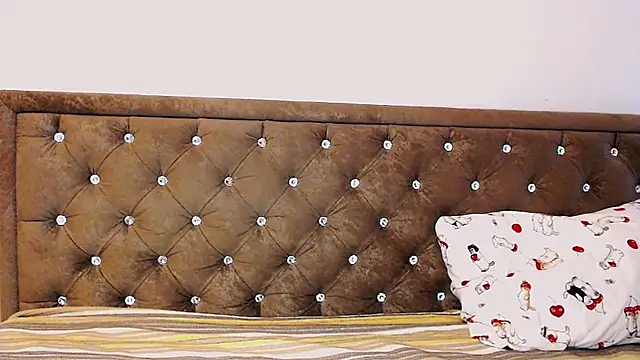 Sara4uu online show from 11/02/25, 07:24