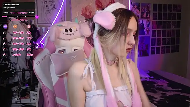 Snapshot of Evie_Ro chatting on 03/19/25, 11:03 Evie Ro online show from 03/19/25, 11:03