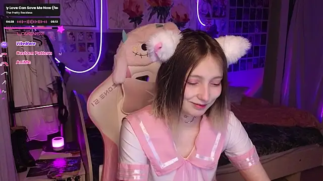 Snapshot of Evie_Ro chatting on 09/19/25, 12:36 Evie Ro online show from 09/19/25, 12:36